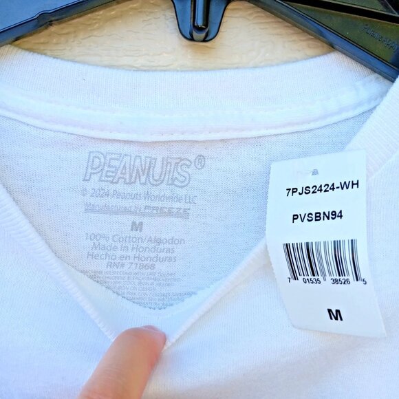 Peanuts Snoopy Charlie Brown Christmas T-Shirt Medium Merry & Bright White NWT - Picture 4 of 4